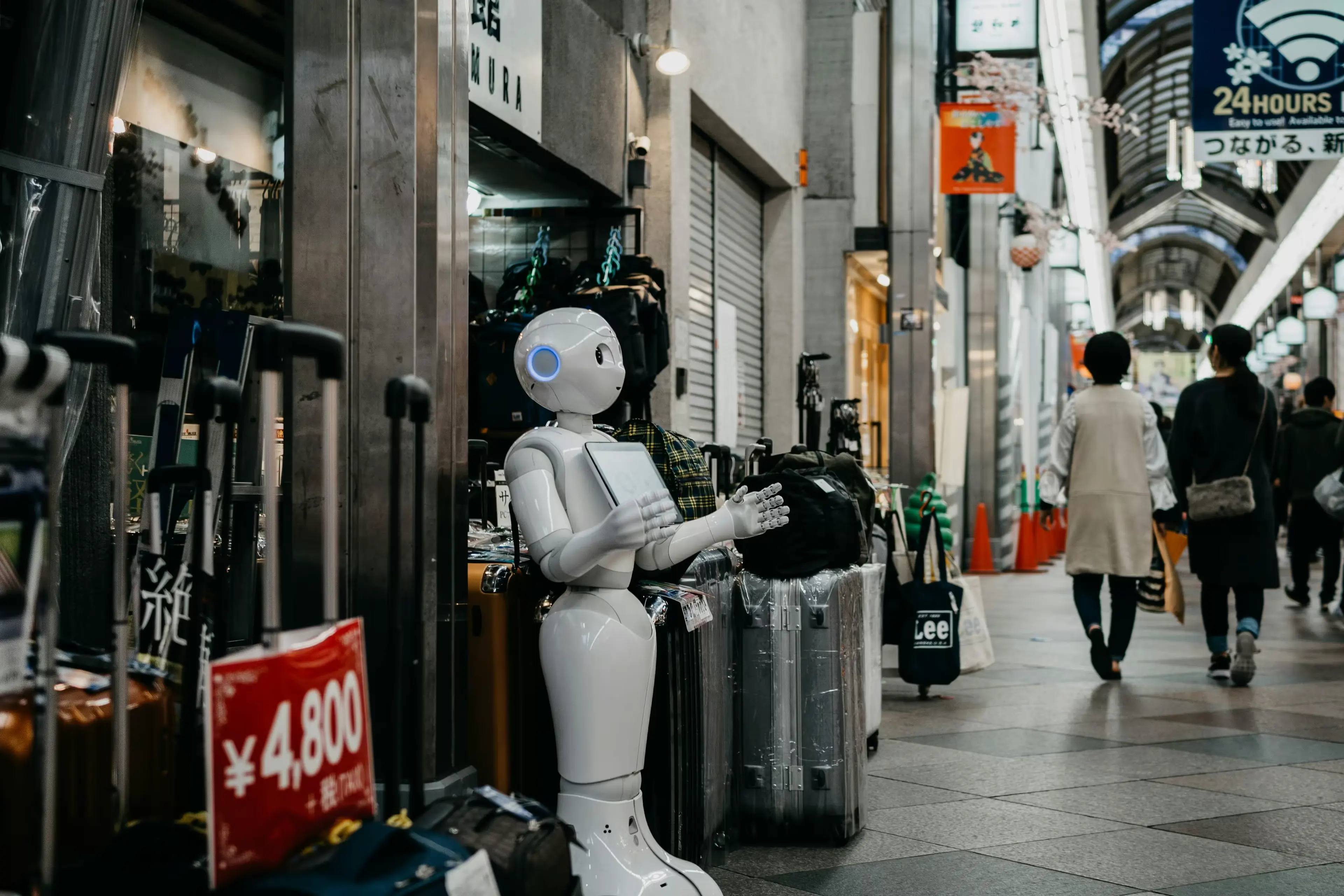 The Role of AI and Machine Learning in Revolutionizing Retail | Invos Global