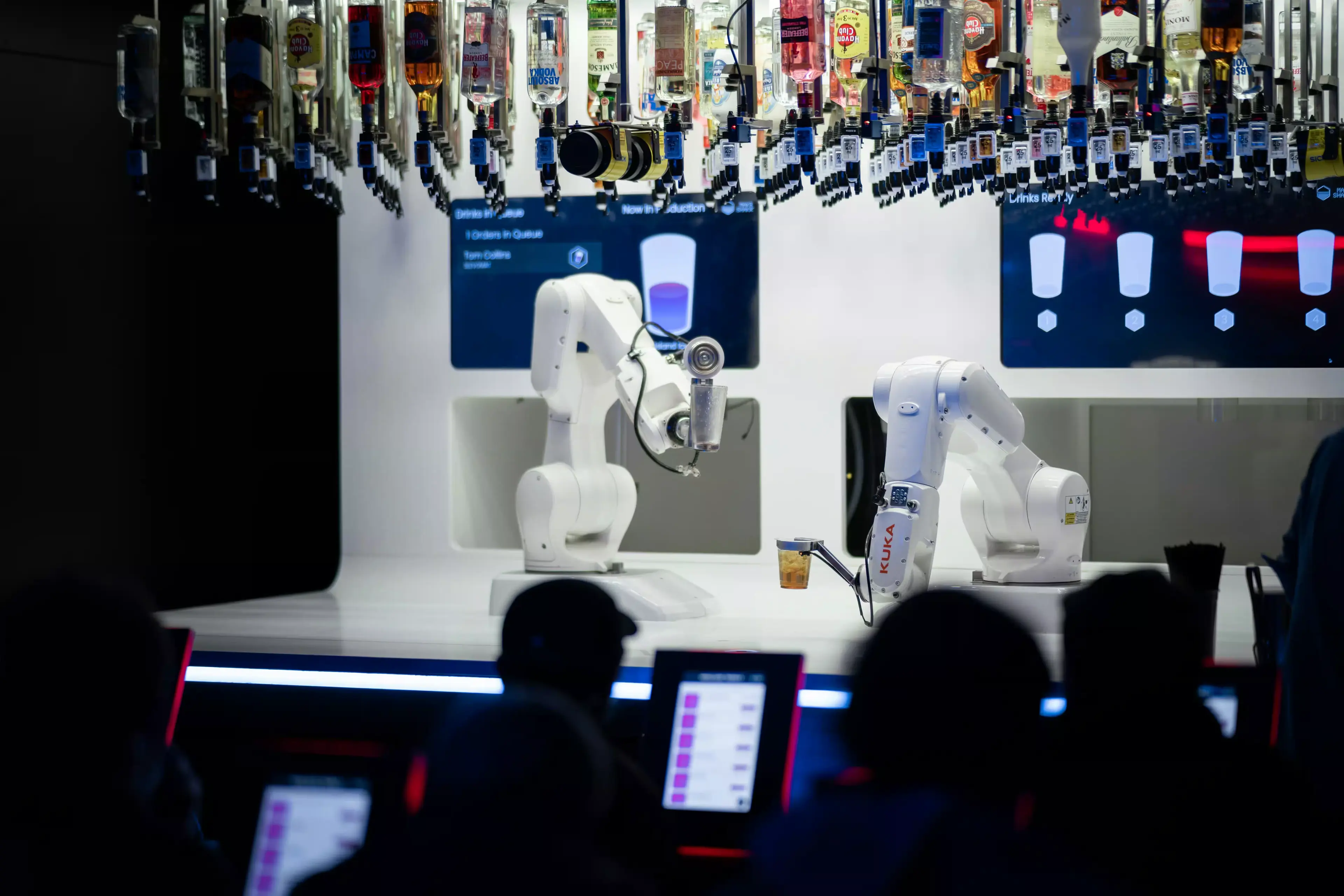 The Role of AI and Machine Learning in Revolutionizing Retail | Invos Global